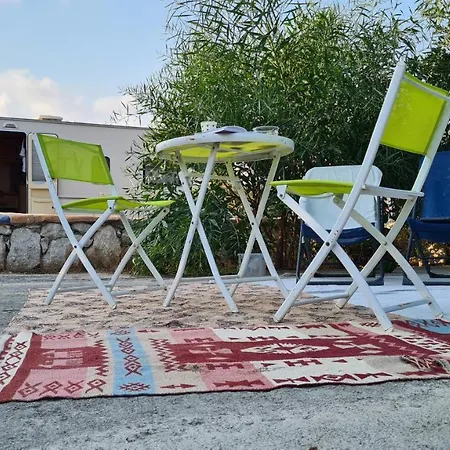 Caravan Lara1 *